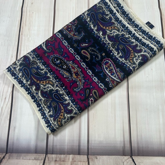 Access Paisley Patterned Scarf. 100% Silk. - Picture 4 of 6